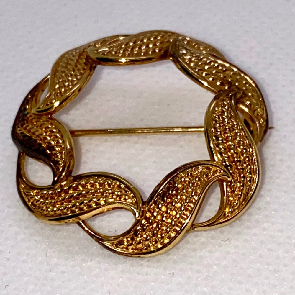 Carl Art Designer Circle Brooch Pin